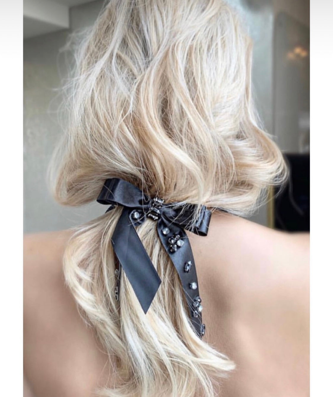 Black hair clip with abow designed with crystals